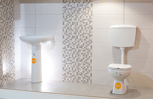 Ambiente com azulejos Cinca e loiças sanitárias Zoom