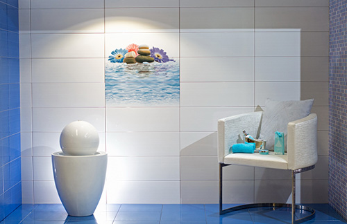 Ambiente com azulejos Dominó e peças Mobarq